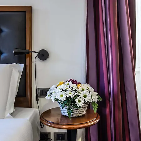 纳沃纳色彩酒店 3*