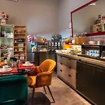 نافونا كالرز فندق